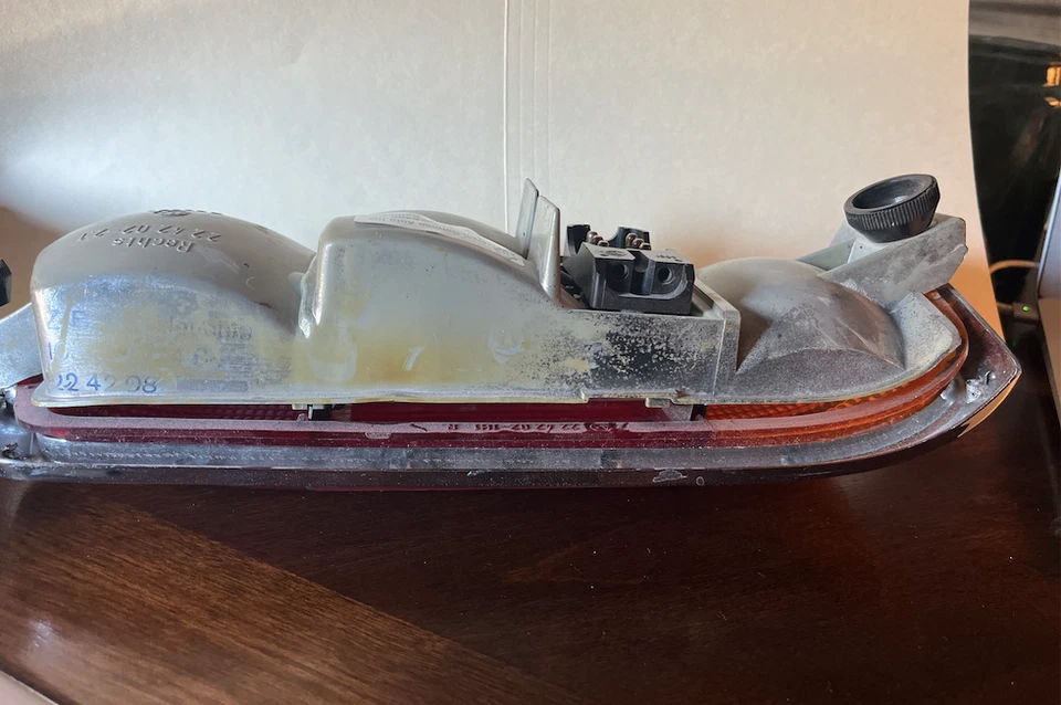 Conjunto de luz trasera PASAJERO DERECHO MERCEDES-BENZ OEM W111 1967 250s compatible Foto 2 de 4