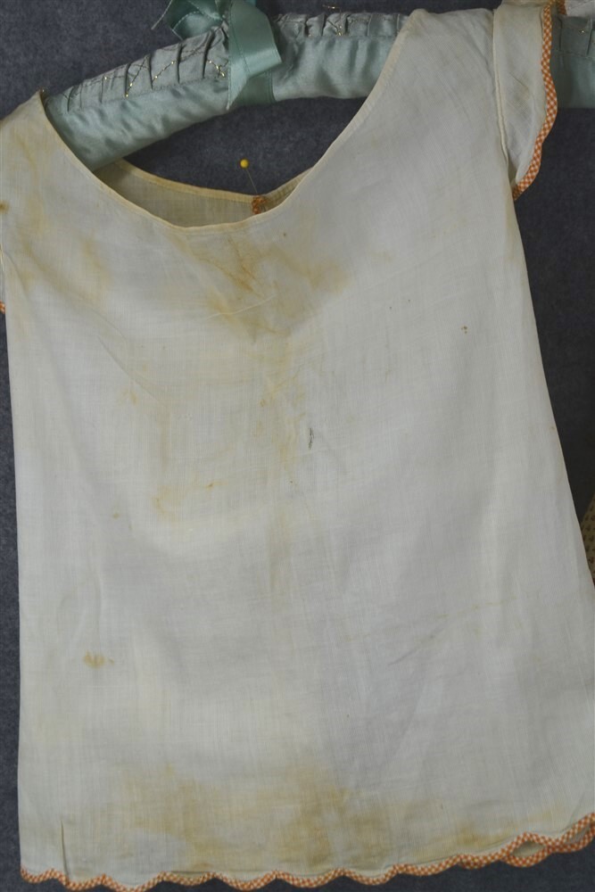 antique child apron/pinafore 2 pcs both red and white cotton hand made 1900