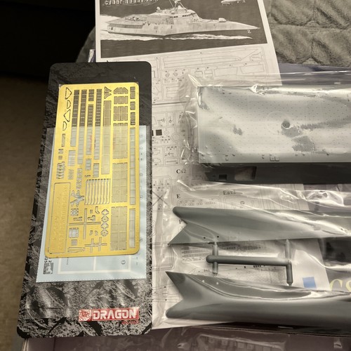Cyber-Hobby Dragon Model 1/350 USS Independence LCS-2 Kit #1051 Modern Sea Power - Picture 8 of 9