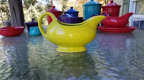 GRAVY BOAT/SAUCEBOAT lemongrass NEW FIESTA WARE