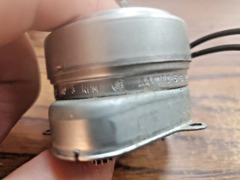 SYNCHRON Clock Motor 610 110V 60CY 3W 3RPM A440RC-5-6-62 PMH 263 11-84 (VR16) - Image 4 of 4