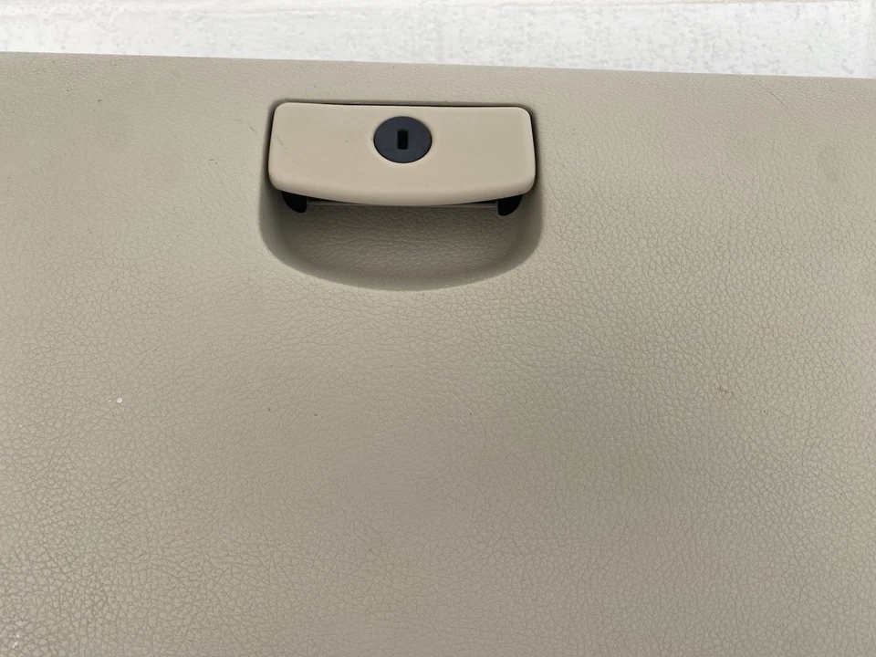 Subaru Legacy Outback 2010-2014 OEM tablero guantera compartimento de almacenamiento Foto 3 de 4