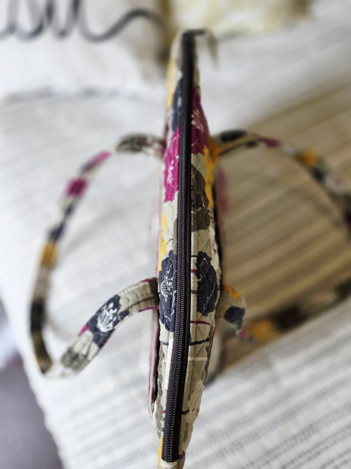 Bolso de Hombro Stephanie Dawn Floral con Múltiples Bolsillos Muy Suavemente Usado Foto 3 de 4