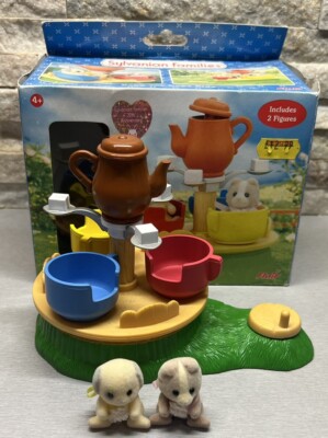 Sylvanian Families Baby Teetassen Fahrt Karussell Aufnäher Hund Farthing Baby Calico