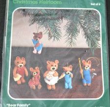 Vintage BUCILLA FELT ORNAMENT KIT 48996 BEAR FAMILY Set of 6 CHRISTMAS Beads
