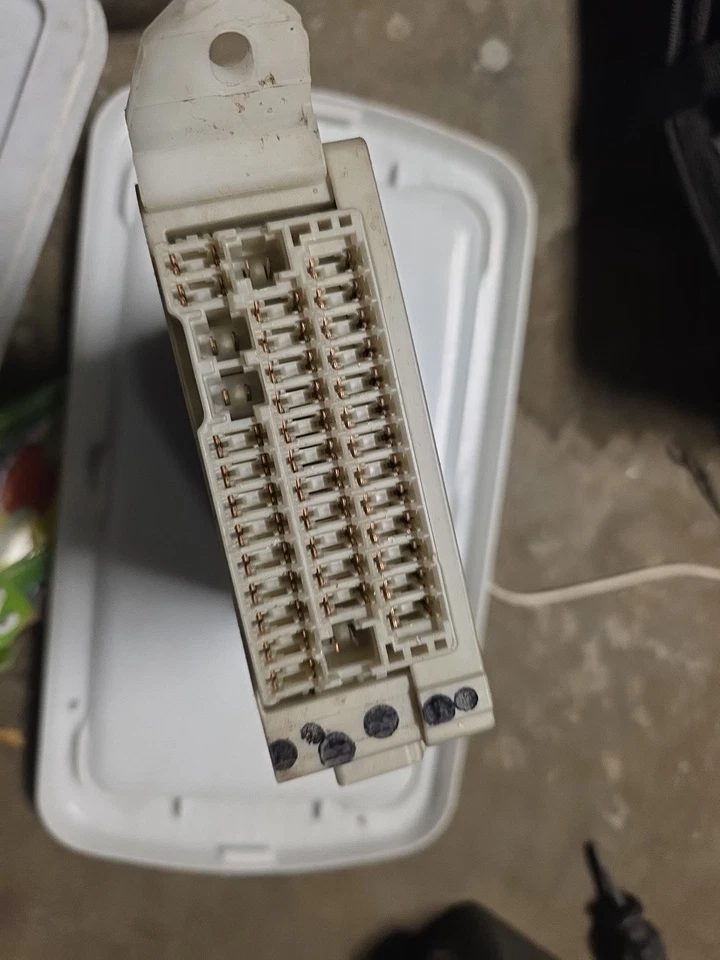 15-16 斯巴鲁 BRZ 熔断器盒接线原始设备制造商 88281CA220 模块 223-15a2 "无保险丝" — 第 3/3 张图片