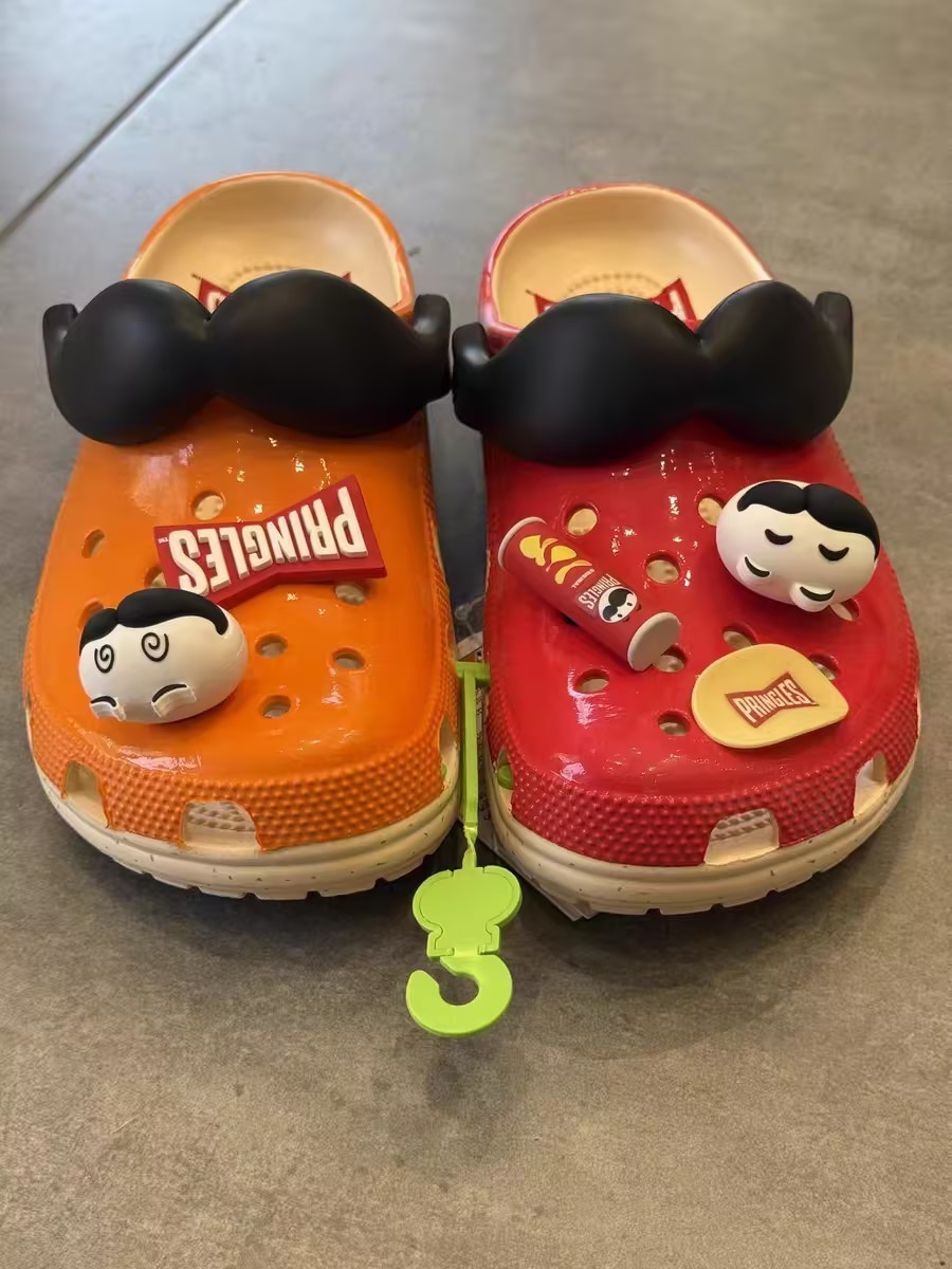 Mismatched Pringles x Crocs Classic Clogs Limited Edition Unisex Slip-On Casual Mismatched Pringles x Crocs Classic Clogs Limited Edition  main image 3