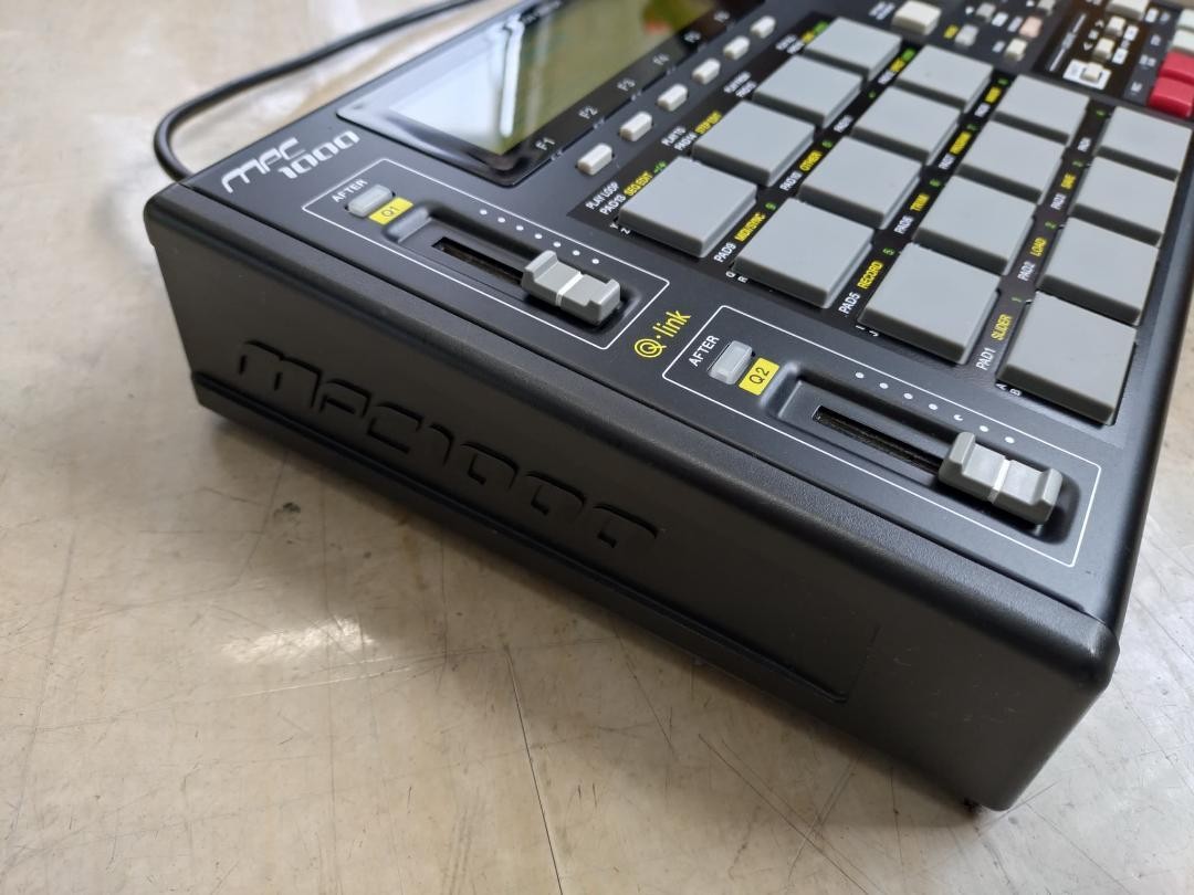 【ねん】AKAI professional MPC1000BK AKAI professional MPC1000 BK Sampling Machine Sampler Music