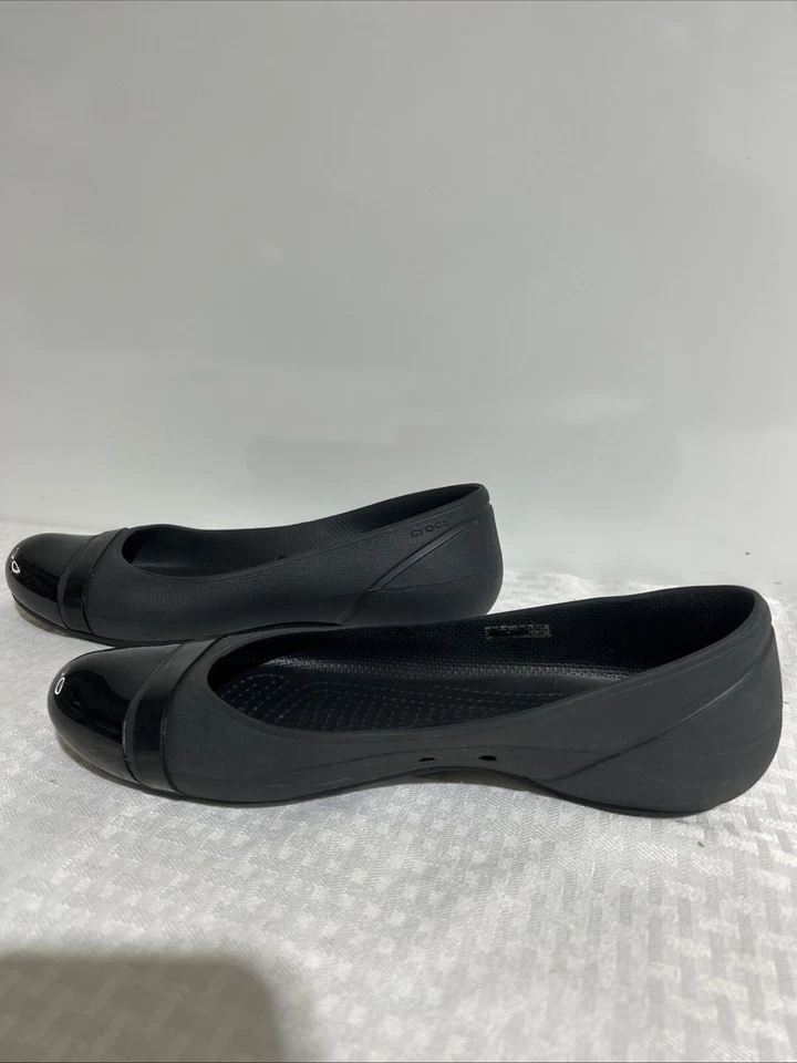 Crocs Women's 8 Gianna Alice Shiny Cap Toe Ballet Flat Black Shoes - Image 2 of 4
