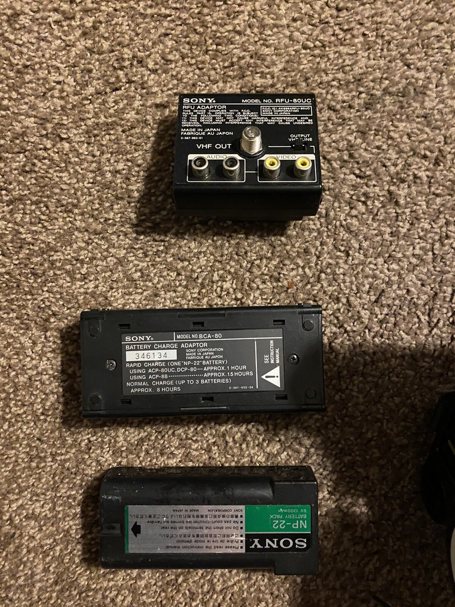 SONY CCD-V8AF VIDEO 8 VIDEO 8 PLAYER VCR RECORDER AND ACCESSORIES