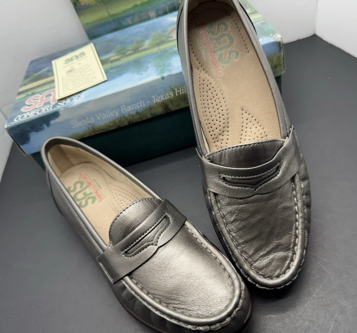 Chaussures SAS TRIPAD COMFORT - Taille 10 US Femme - Couleur Argentée - Neuf Sans Emballage
