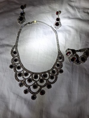 So Beautiful Breathtaking Unknown Contents Necklace Earrings Bracelet Set Silvr?