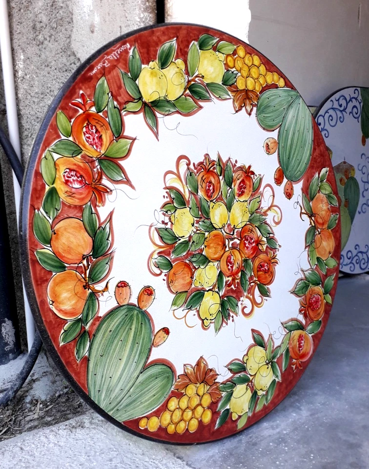 Tavolo in pietra lavica dipinto a mano. - Immagine 2 di 3