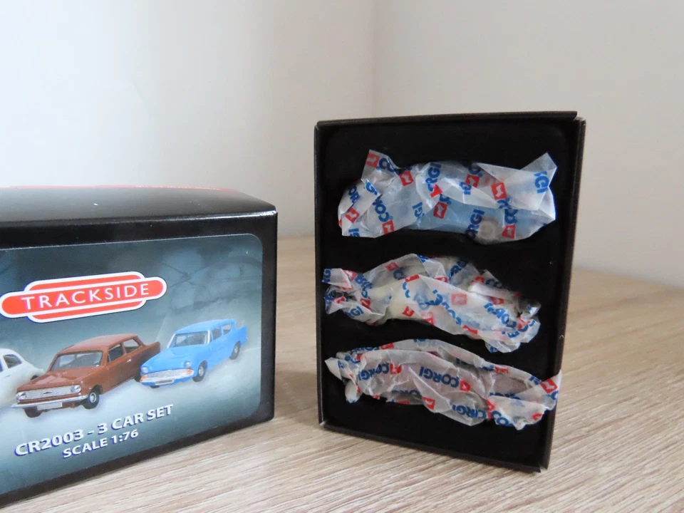 Corgi Trackside CR2003 Car Set 1:76 Scale Ford Anglia, OO Gauge Accessory - Image 3 of 3