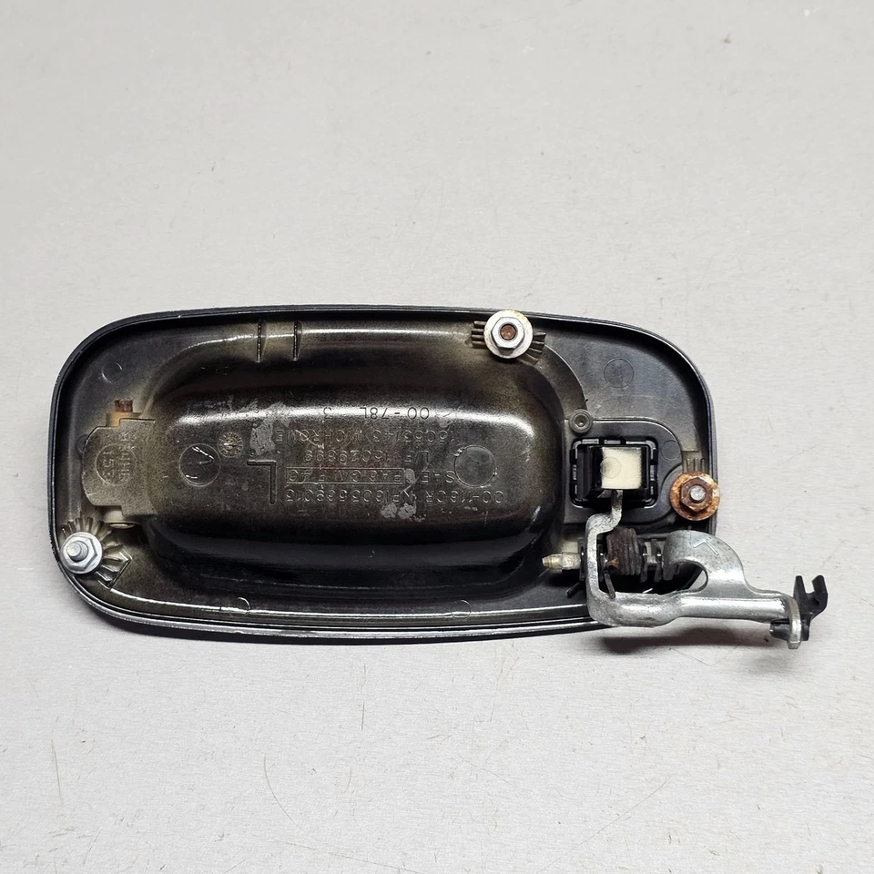 Задняя левая наружная дверная ручка 00-06 Chevrolet Suburban 1500 (черная) 15029899, - Изображение 4 из 4