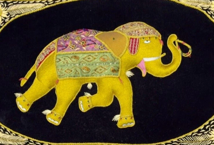 Samt Teppich mit verzierten goldenen Blumen Elefanten Design aufwendige indis... - Bild 2 von 4