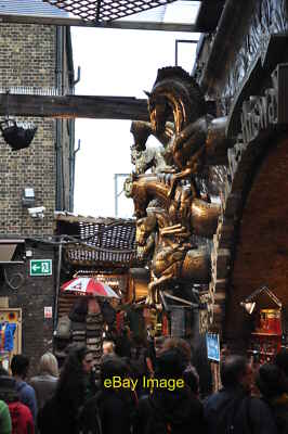 Foto 12x8 London : Camden - Stables Market Camden Town Pferde auf der Schiene um 2010
