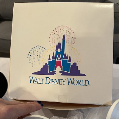 Vintage Walt Disney World Retired Bride And Groom Ears Top  display picture 1