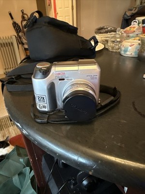 Olympus Camedia C-700 Ultra Zoom Digital Camera 2.1MB Optical Zoom 10x w/case 