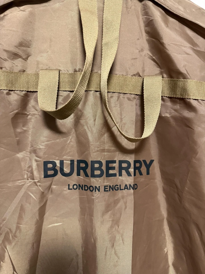 Burberry Bolsa de Ropa Traje Cubierta Tostado Poliéster Reciclado Logo Cremallera Asas Viaje Foto 2 de 4