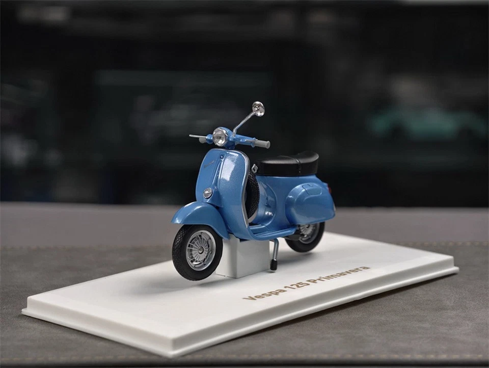 Norev 1/18 Scale Vespa 125 Primavera Blue Motorcycle Diecast Model Toy - Image 2 of 4