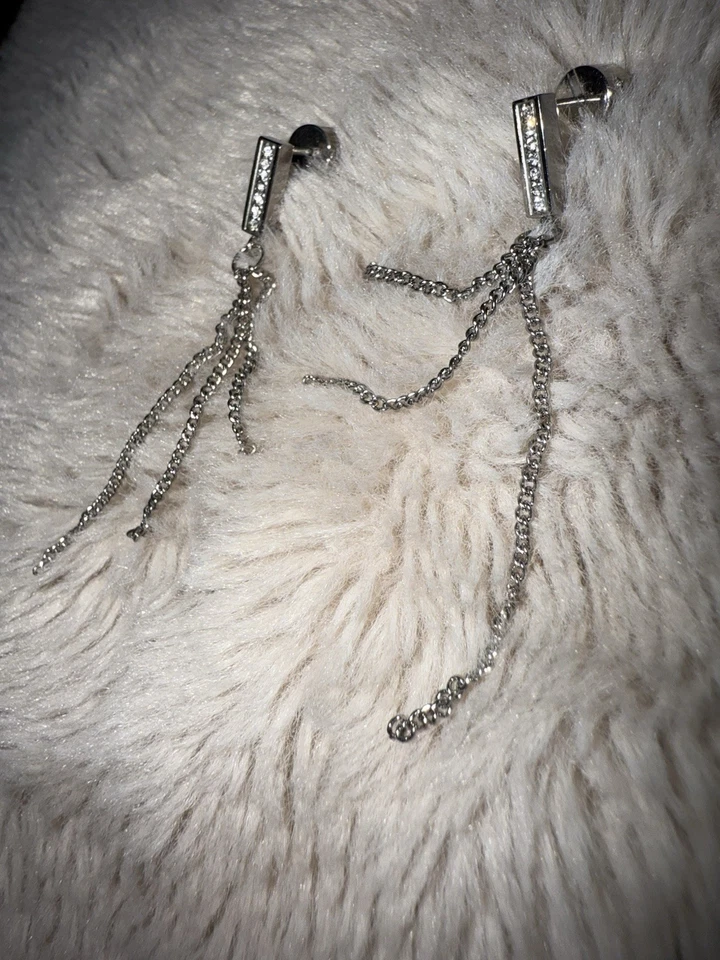 Pendientes Michael Kors Tono Plata Barra Pavé Poste Lineal Oreja Perforada Cuelga Foto 2 de 4