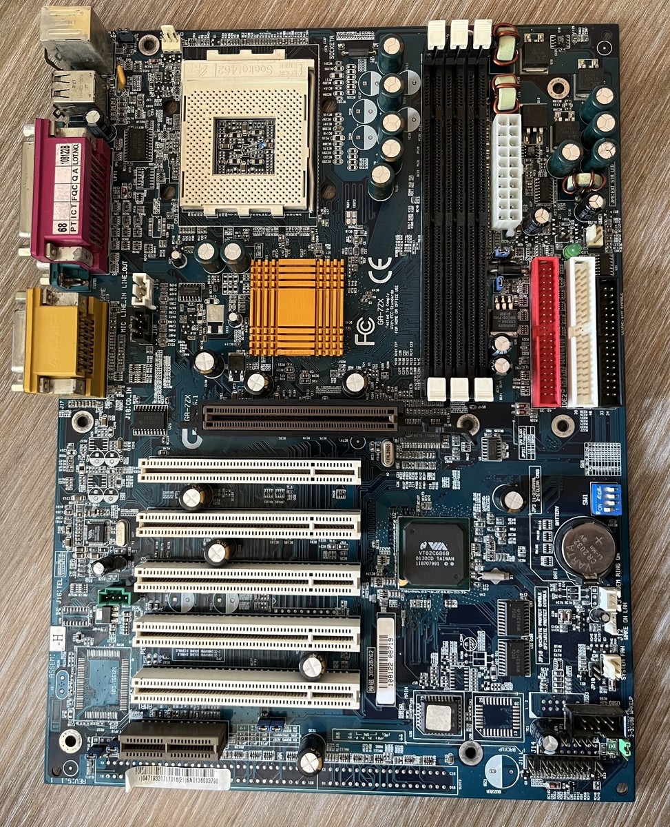 Gigabyte GA-7ZX Socket A - AMD Duron 650 - 256MB RAM - I/O Shield