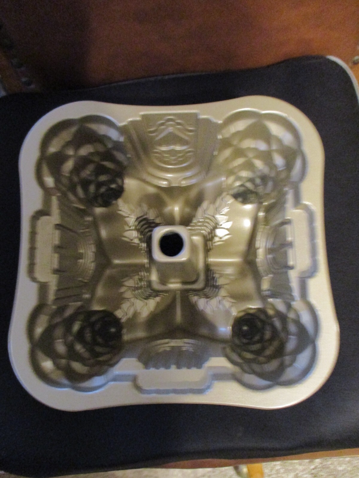 WilliamsSonoma Hansel and Gretel House Bundt Cake Pan New in Box eBay