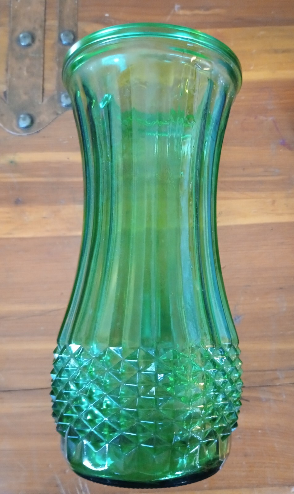 vase hoosier glass  emerald green ribbed diamond cut 4088a