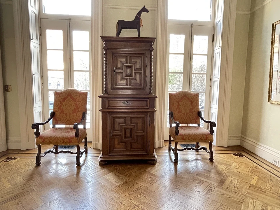 Louis XIII Walnut Meuble a Deux Corps principios del siglo XVIII Foto 2 de 4