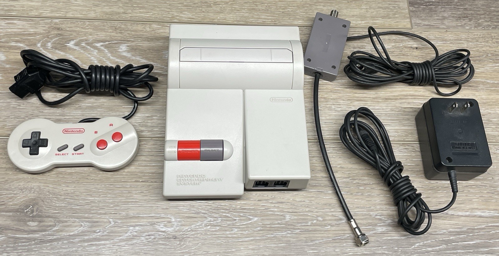 Nintendo NES Top Loader Console NES-101 Dog Bone Controller - Free Shipping Nice
