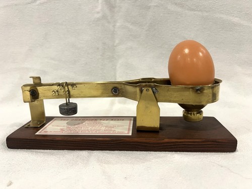 1925 CHAMPION EGG SCALE Carlstedt Mfg. Co. Edmonds WA. Brass Beam & Cup. Wood 