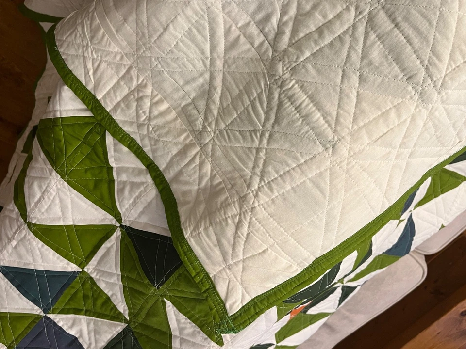 Edredón triangular moderno, colorido. Brillante. Para una cama doble. Ideal como un tiro. - Imagen 3 de 4