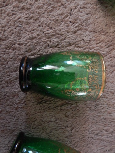 Ancienne carafe en verre vert vénitien et 4 verres cordiaux assortis bordure dorée - Photo 12/19