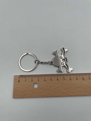 Schlüsselanhänger Totenkopf mit Kristallaugen Metall Anhänger Charm - 第 3/5 張圖片