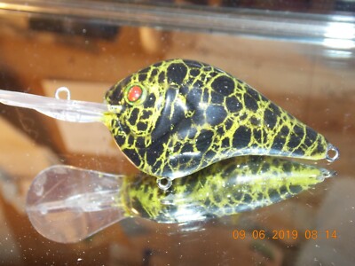 DJB Lures / Blk./yellow Crackleback Crankbait