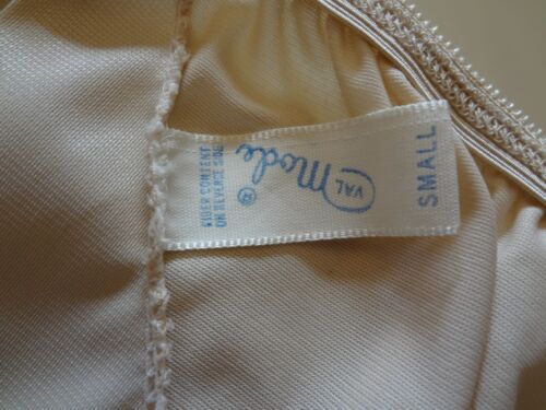 VINTAGE late 60's Val Mode Beige Short Half Slip Shirt w/Lace Hem in size Small - Foto 5 di 6