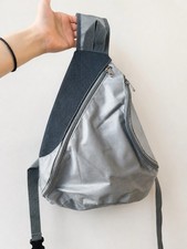 Silber Sling-Rucksack mit verstellbarem Schul...