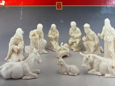 1990s Madison Avenue Christmas Manger Ivory And Gold 10 Piece Nativity Set