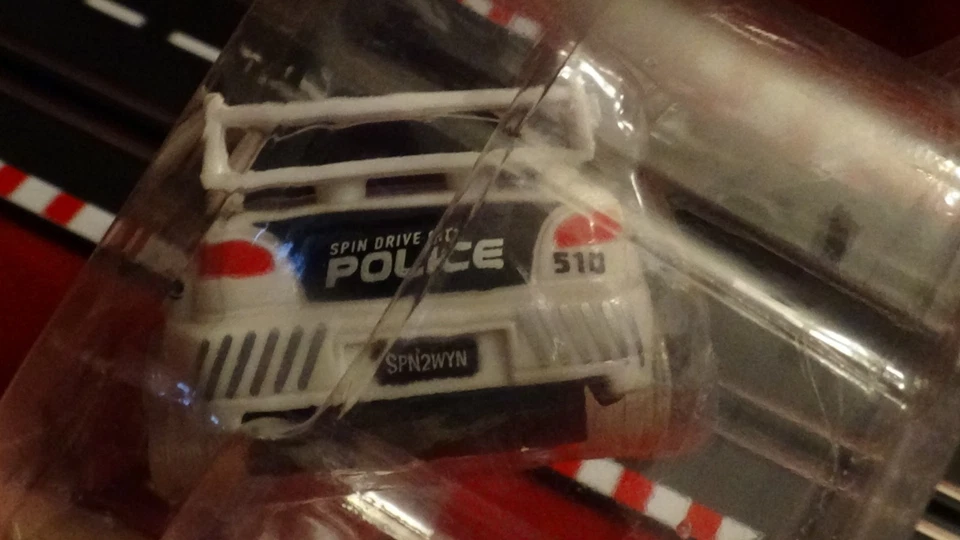 Escala 1:43 Spin Drive POLICE SLOT CAR NOS, Ruedas Iluminadas (LISTO PARA CARRERAS) Foto 3 de 4
