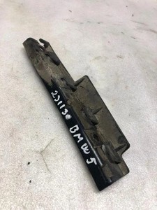 BMW 5 E60 Kotflügelhalter vorne links 51777066227 3.00 Diesel 2008 32124305