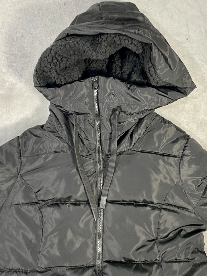 Abrigo de invierno negro mediano para mujer Madden Girl Foto 3 de 4