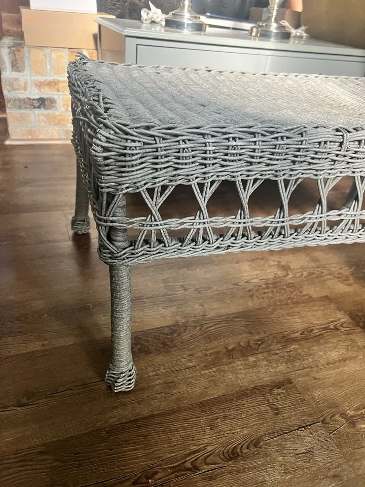 Mesa de mimbre gris Foto 4 de 4