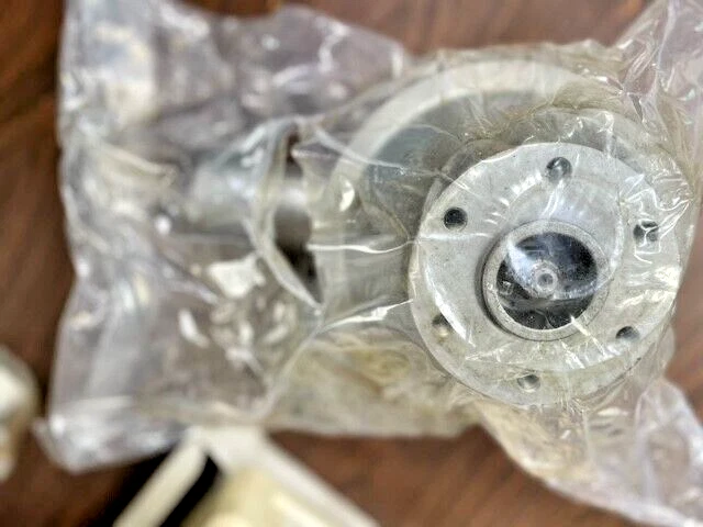 BOMBA DE AGUA KOMATSU 6136-61-3211 OEM, ORIGINAL Foto 4 de 4