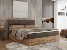 Boxspringbett mit Holzrahmen