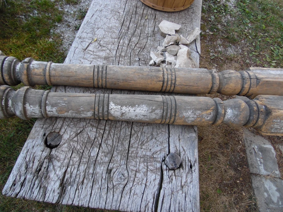 Lote de 2 columnas antiguas vintage victorianas de madera torneadas poste porche Foto 3 de 4