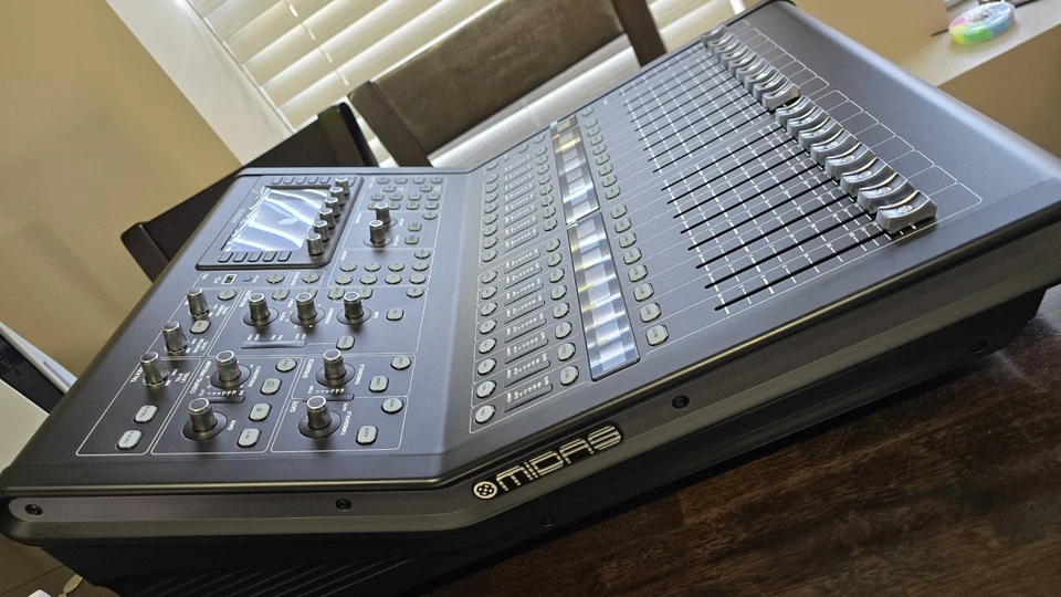 Midas M32R LIVE Digital Mixer - Image 4 of 4