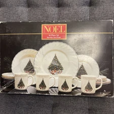 Noël Porcelle by The House of Salem 16 Piece Dinnerware Set Christmas Tree for 4