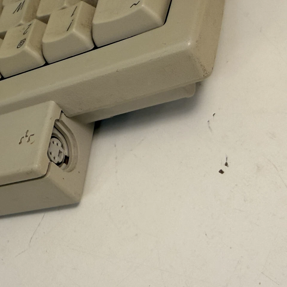 Vintage 1991 Apple Computer M0487 Keyboard II ADB - Image 2 of 4