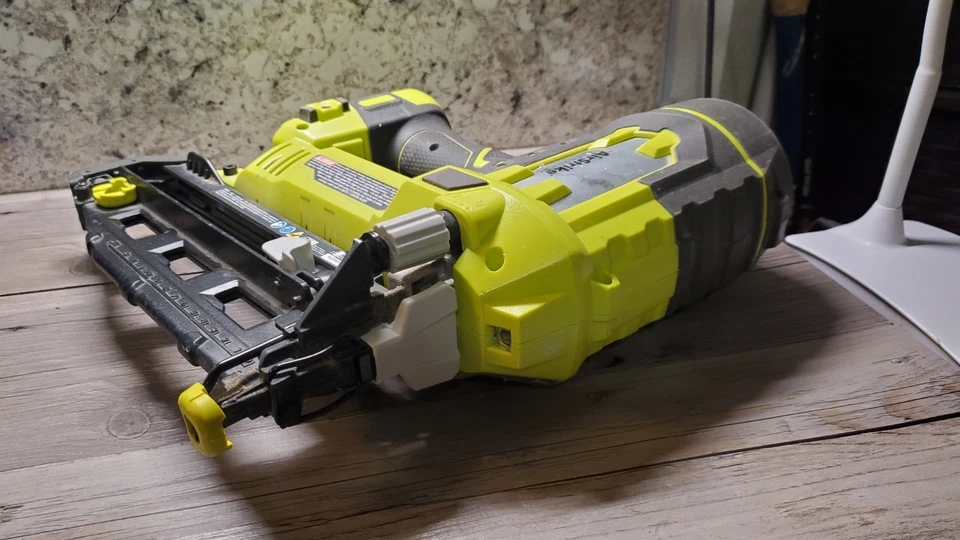 Беспроводной гвоздезабивной пистолет RYOBI P325 ONE 18 В AirStrike 16GA (только инструмент) - Изображение 3 из 4